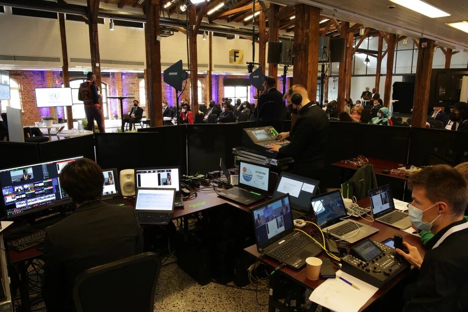 10 things to consider while organizing a hybrid event.